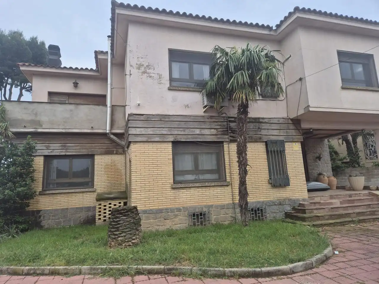 Vista exterior de Casa o xalet en venda en Zaragoza amb Aire condicionat, Calefacció i Jardí privat