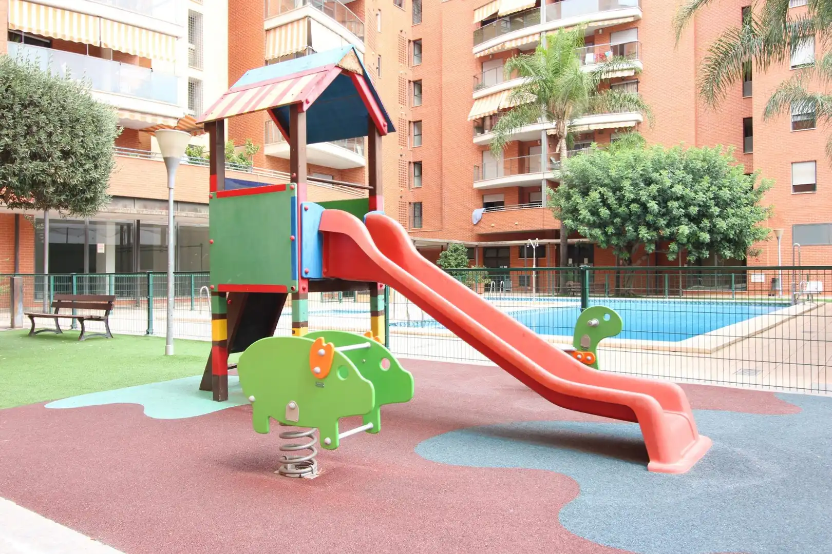 Vista exterior de Piso en venta en Valencia con Aire acondicionado, Jardín privado y Piscina comunitaria