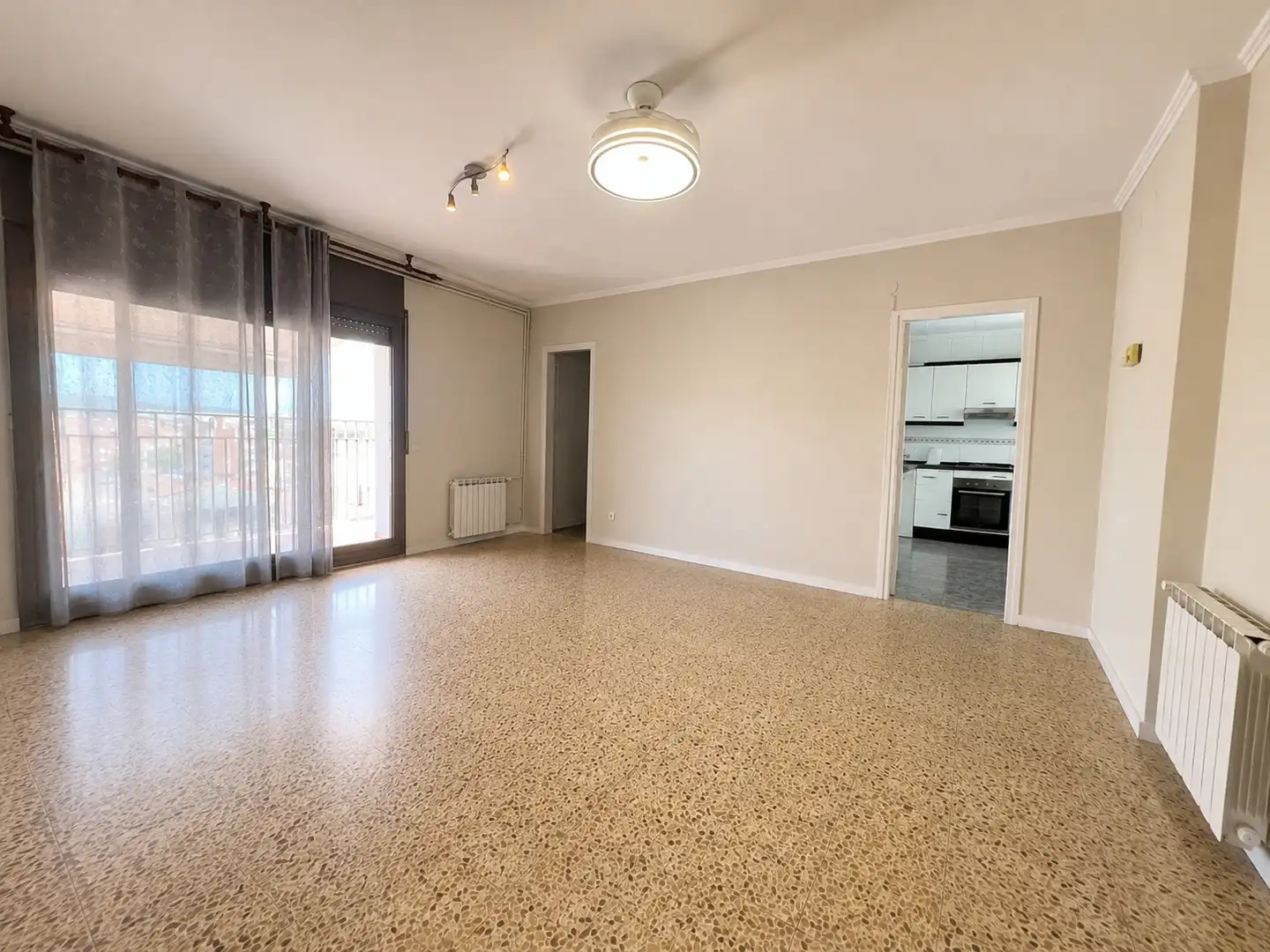 Sala de estar de Piso en venta en Rubí con Calefacción, Terraza y Amueblado