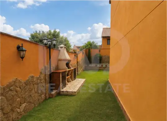 Jardí de Casa adosada en venda en Valverde de la Virgen amb Calefacció