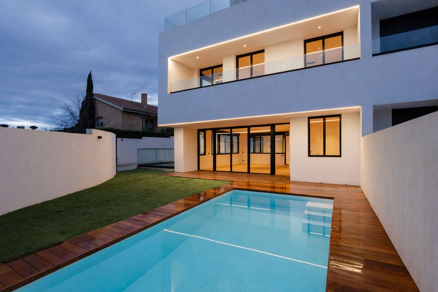 Piscina de Casa o xalet en venda en  Zaragoza Capital amb Aire condicionat, Calefacció i Jardí privat