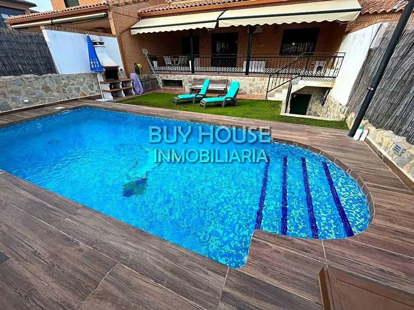 Chalet con piscina en venta en Calle Madeira 17, imagen 3