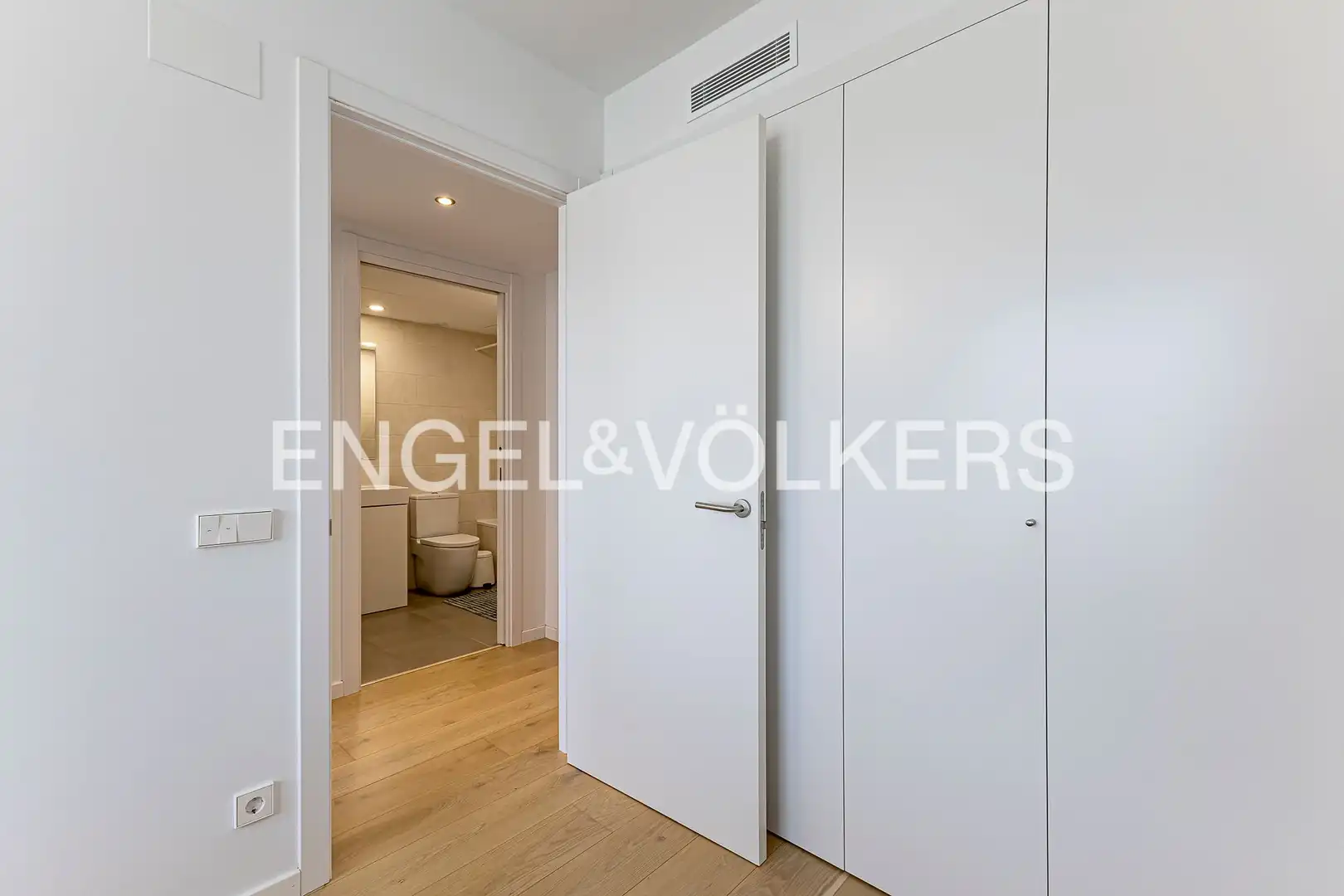 Flat for sale in Barcelona  with Air Conditioner, Heating and Terrace