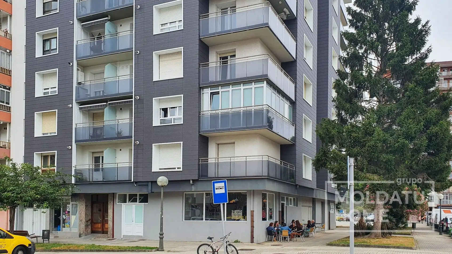 Vista exterior de Local en venta en Irun  con Aire acondicionado