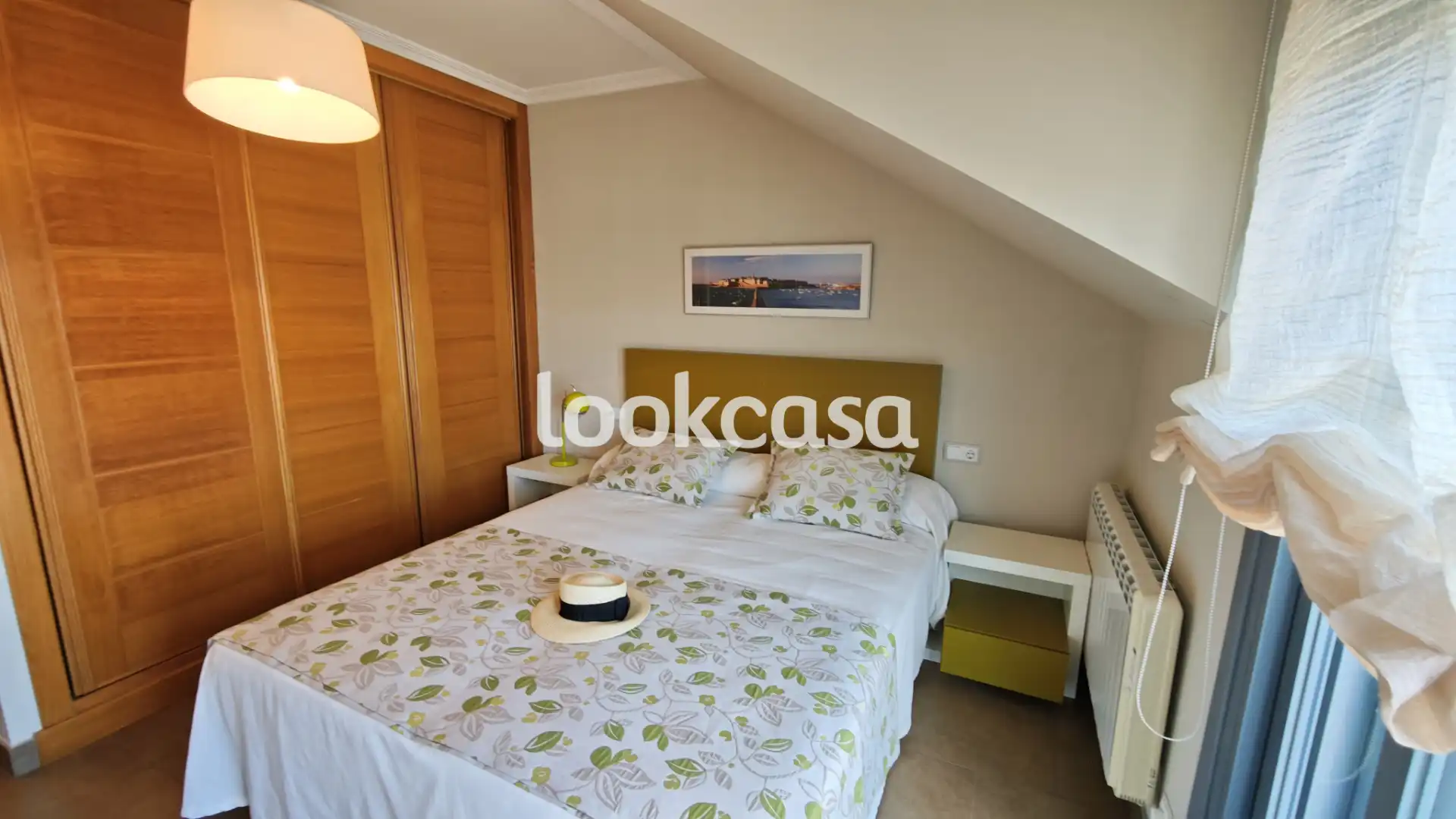 Habitación de Ático en venta en Sanxenxo con Aire acondicionado, Calefacción y Parquet