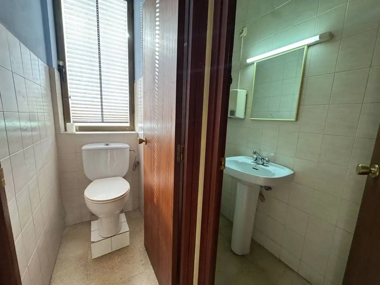 Baño de Oficina de alquiler en Granollers con Aire acondicionado
