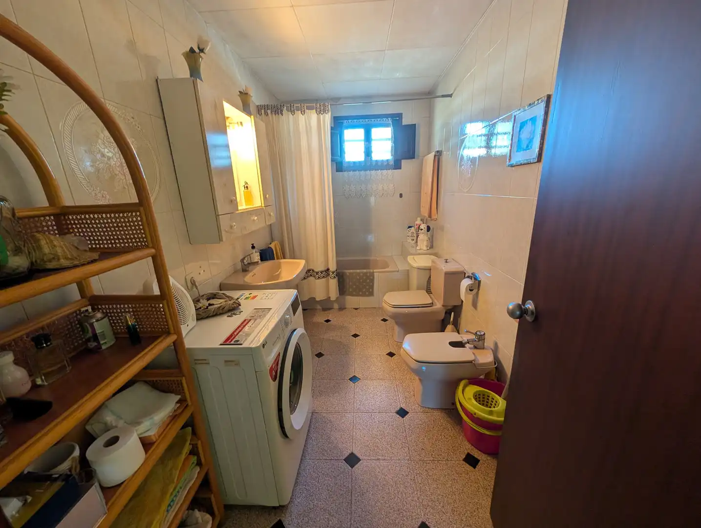 Badezimmer von Country house zum Verkauf in Balenyà