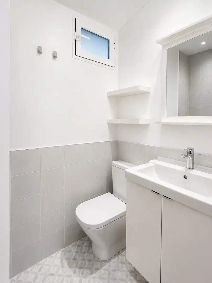 Badezimmer von Wohnungen zur Miete in Madrid mit Klimaanlage, Heizung und Möbliert