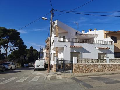 Vista exterior de Casa o xalet en venda en L'Escala amb Terrassa