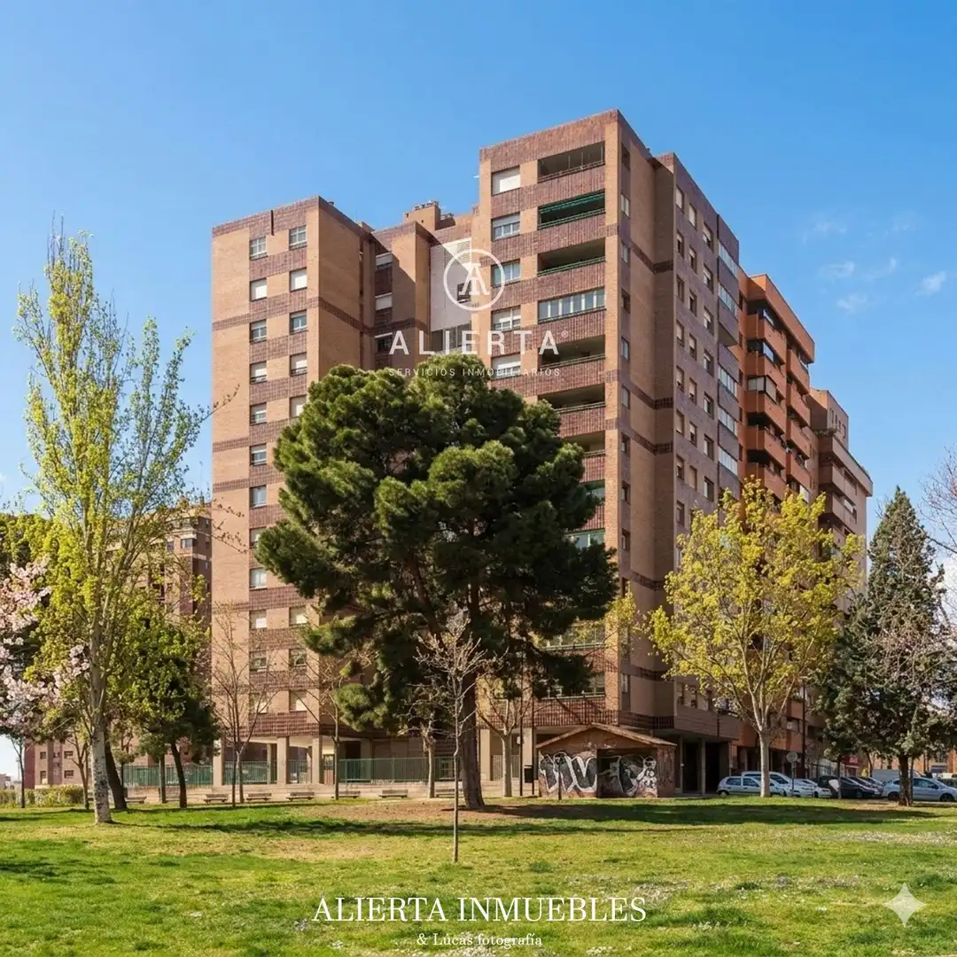 Vista exterior de Piso en venta en Zaragoza con Aire acondicionado, Calefacción y Terraza