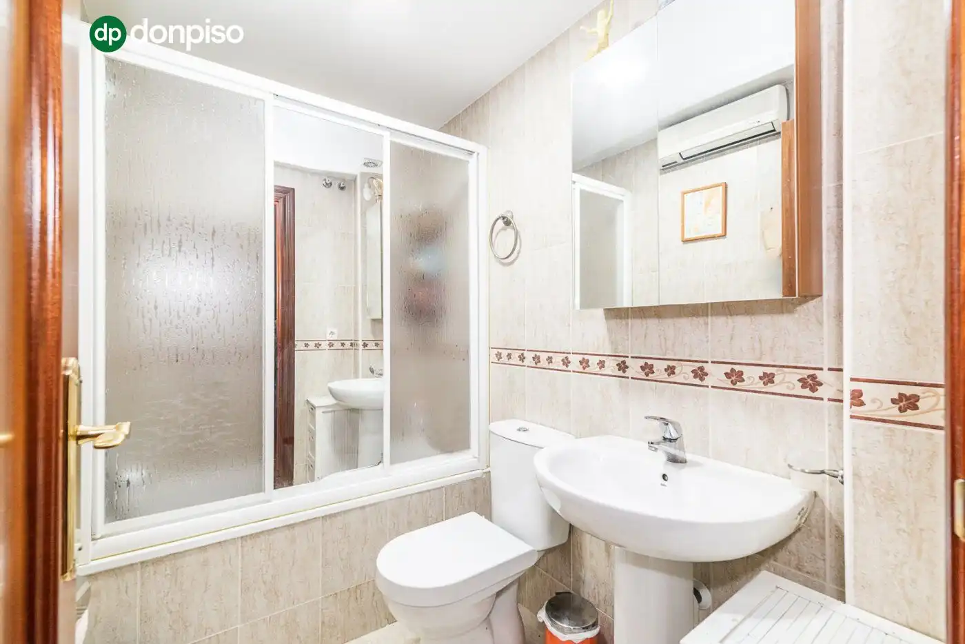 Bathroom of Flat for sale in Peligros, Granada