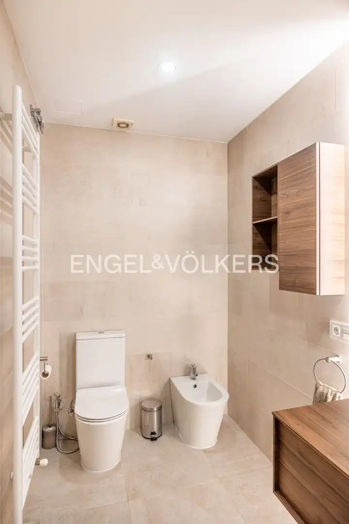 Baño de Piso en venta en Sevilla con Aire acondicionado y Calefacción