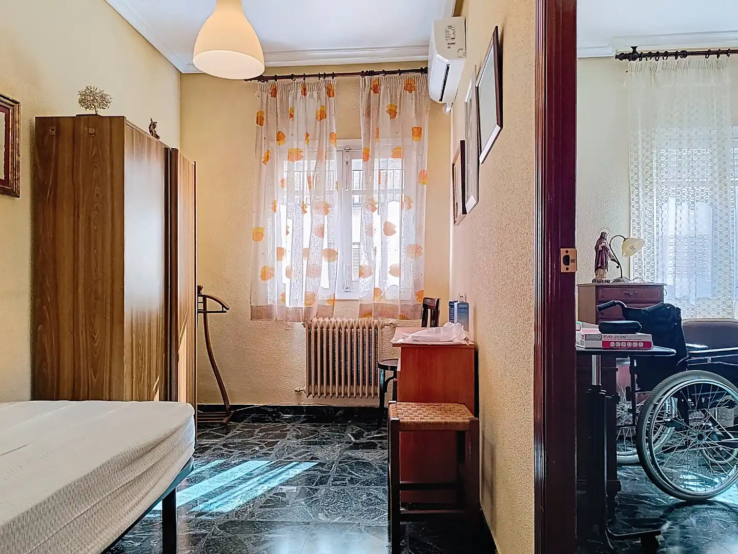 Dormitori de Casa o xalet en venda en Mancha Real amb Calefacció, Terrassa i Moblat
