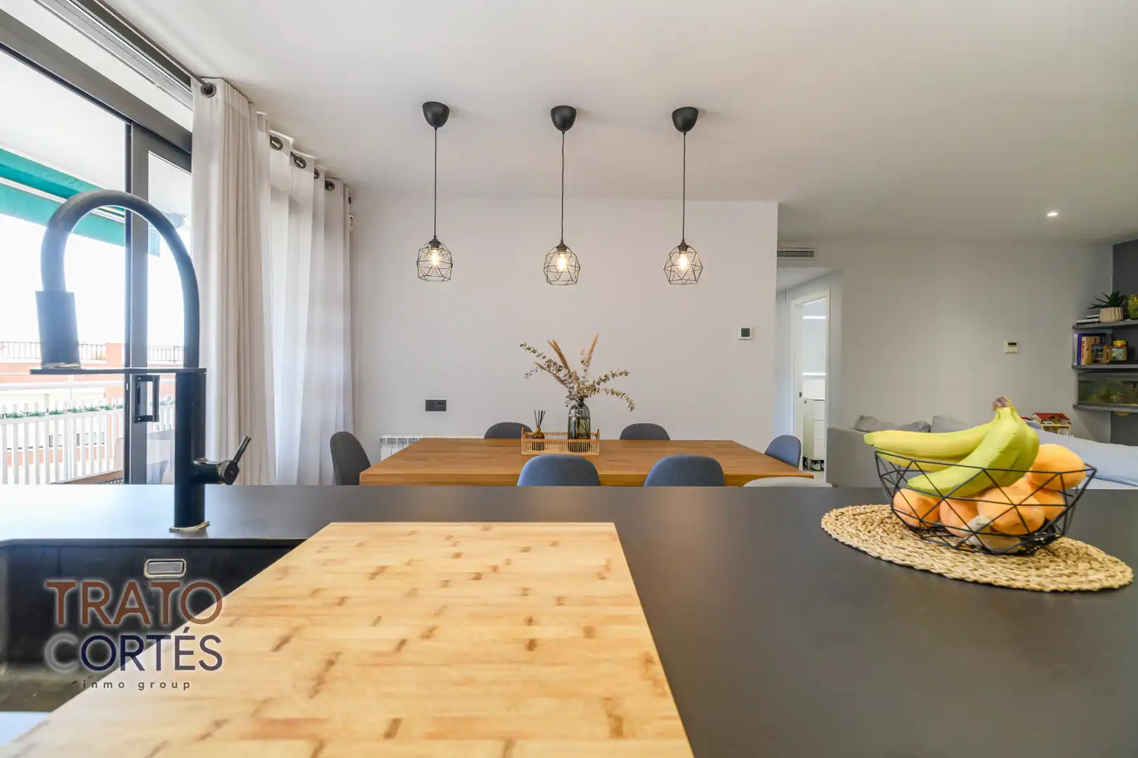 Flat with terrace for sale in Plaça Magdalena Trias, imagen 4