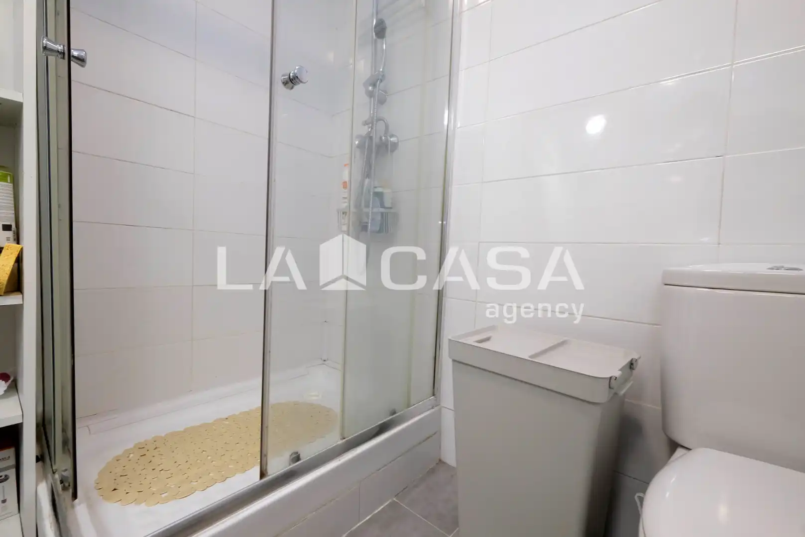 Baño de Piso en venta en Barcelona con Calefacción, Parquet y Horno