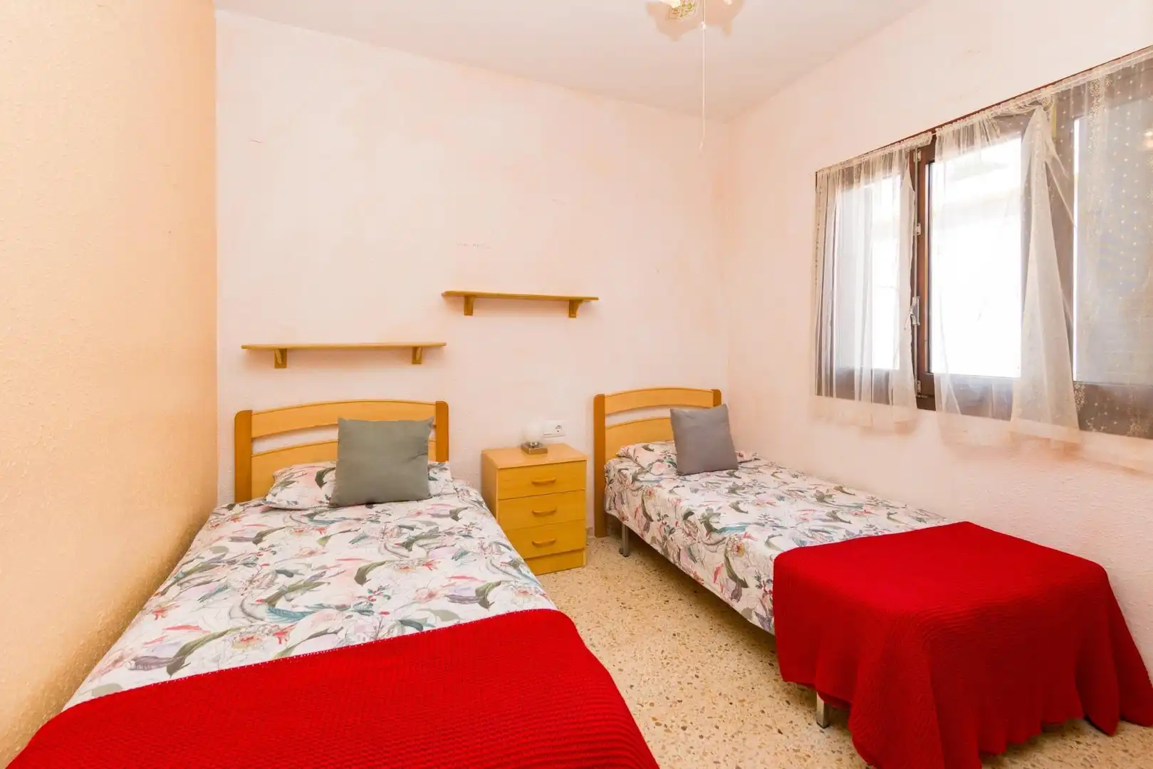 Dormitori de Casa o xalet en venda en Benicasim / Benicàssim amb Jardí privat, Terrassa i Traster