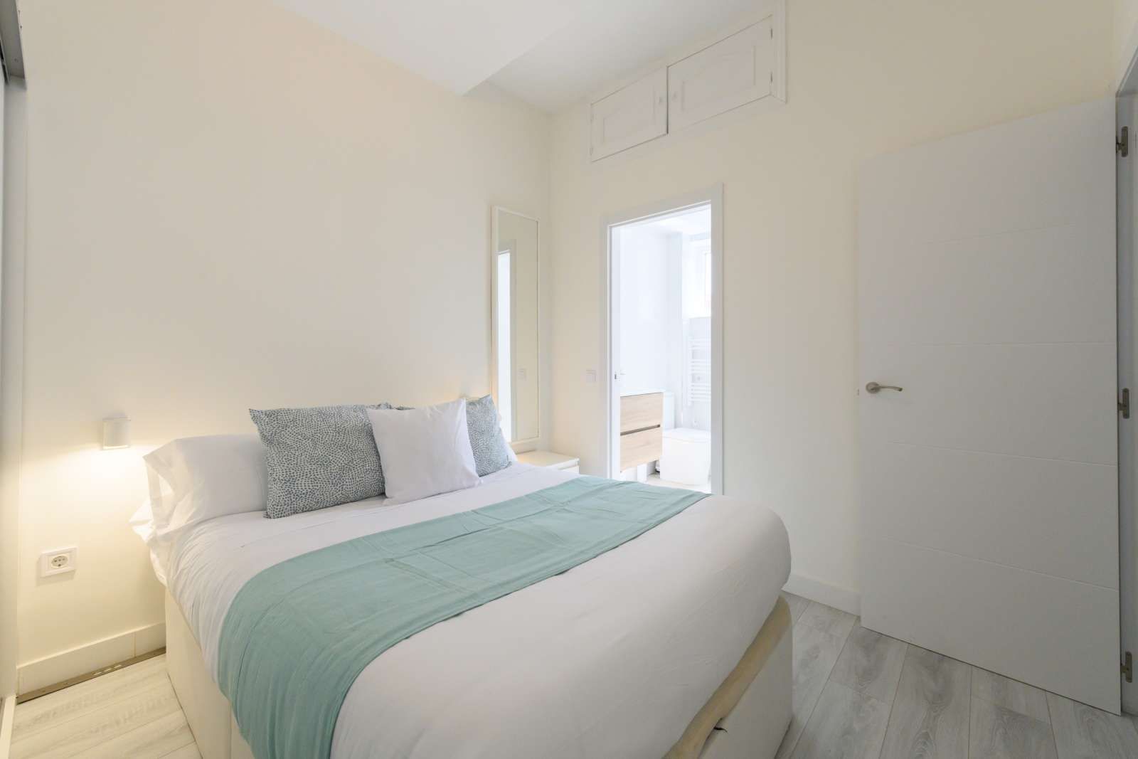 Bedroom of Apartment to share in  Madrid Capital  with Air Conditioner, Heating and Terrace