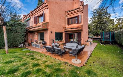 Jardí de Casa adosada en venda en Pozuelo de Alarcón amb Aire condicionat, Calefacció i Jardí privat