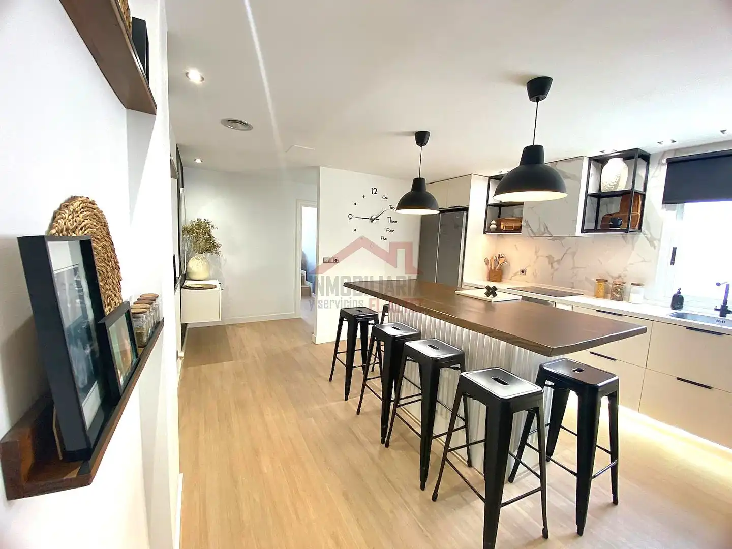 Küche von Wohnung zum Verkauf in Elche / Elx mit Klimaanlage, Heizung und Ofen