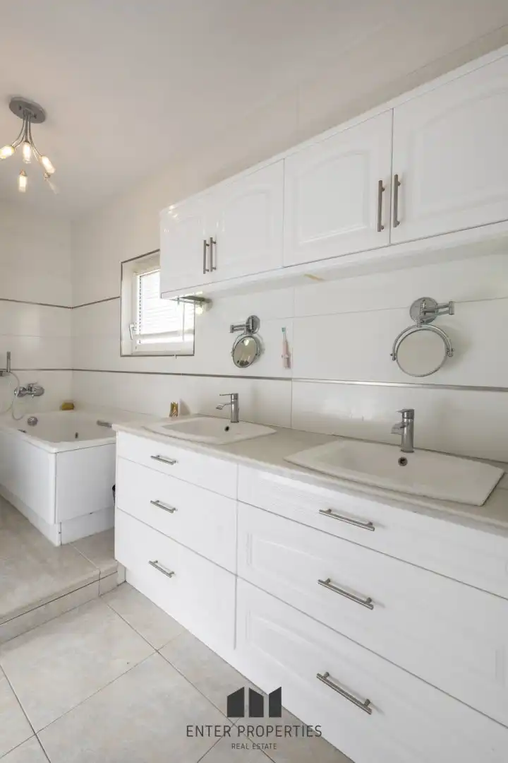 Baño de Piso en venta en Moraira con Aire acondicionado, Calefacción y Piscina