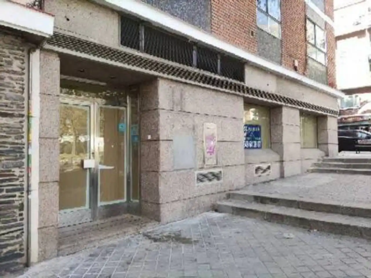 Vista exterior de Local en venta en Madrid