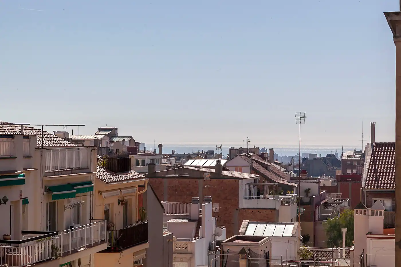 Außenansicht von Wohnung zum Verkauf in Barcelona mit Klimaanlage, Heizung und Terrasse