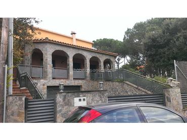Casa con giardino in vendita a Calle Pompeu Fabra