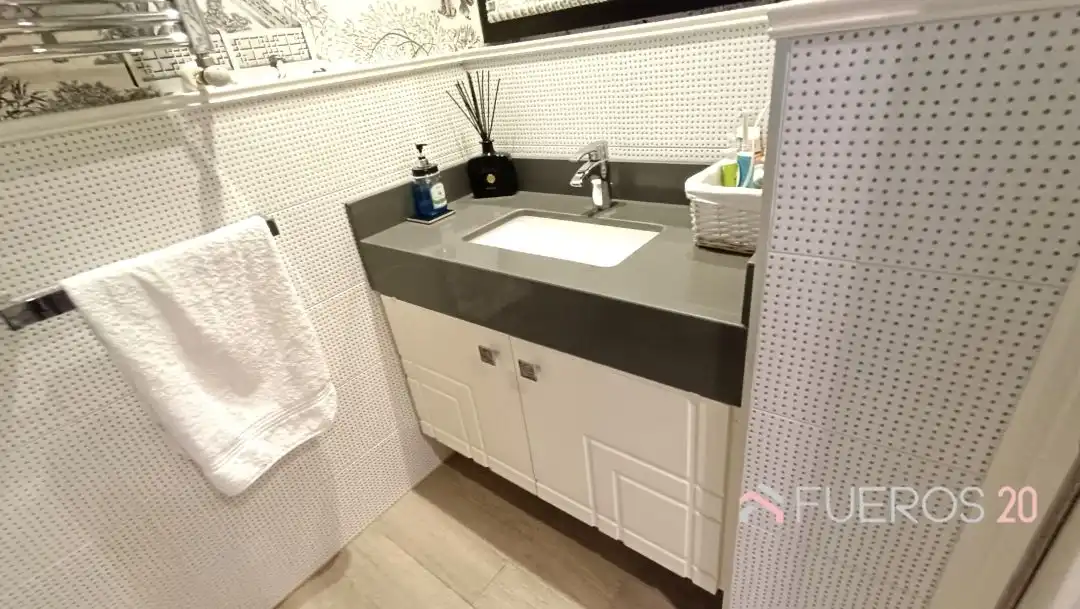 Baño de Piso en venta en Barakaldo  con Calefacción, Terraza y Balcón