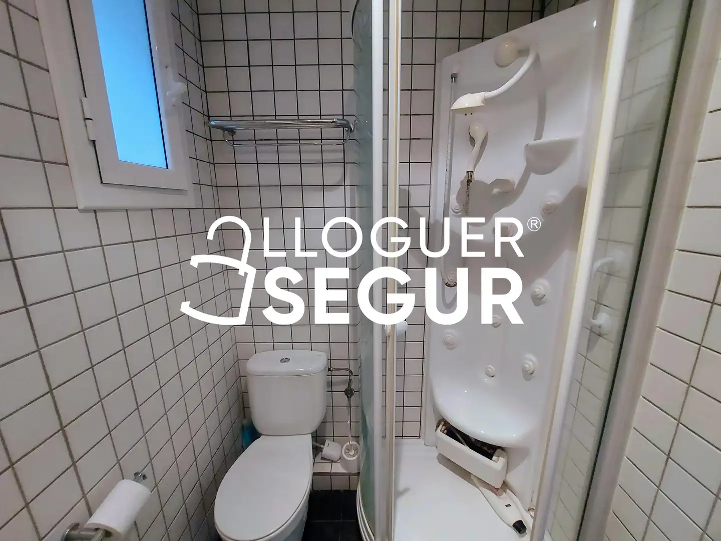 Bany de Pis de lloguer en Barcelona amb Aire condicionat, Calefacció i Moblat