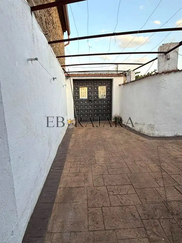 Vista exterior de Casa o xalet en venda en Cervera de los Montes amb Aire condicionat, Jardí privat i Terrassa