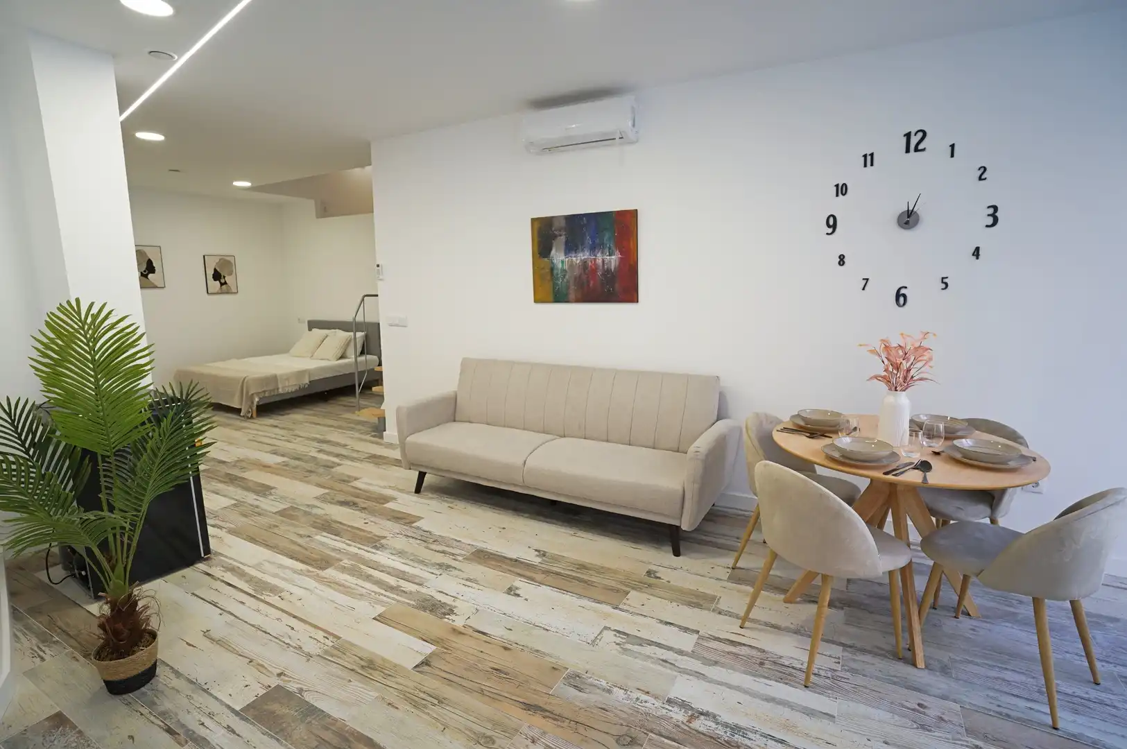 Bedroom of Study for sale in Valencia  with Air Conditioner