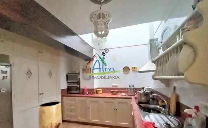 Küche von Einfamilien-Reihenhaus zum Verkauf in Almonte mit Klimaanlage, Terrasse und Abstellraum