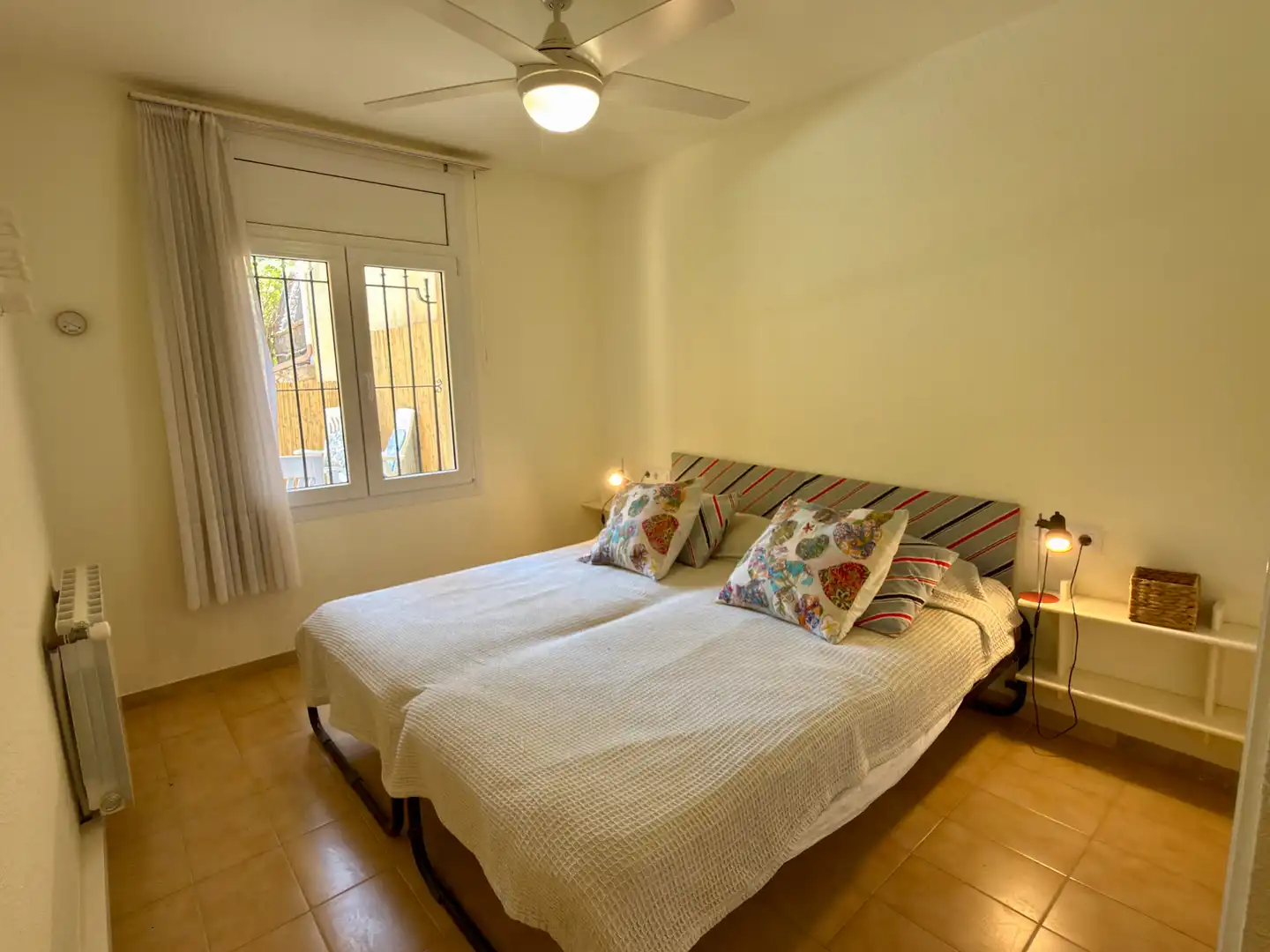 Schlafzimmer von Wohnungen zur Miete in Palafrugell mit Heizung, Privatgarten und Möbliert