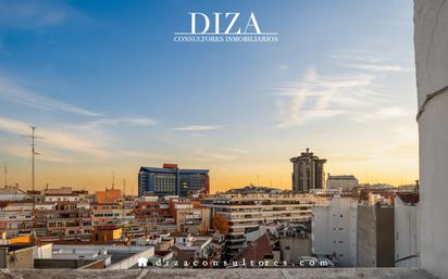 Vista exterior de Àtic en venda en  Madrid Capital amb Calefacció i Terrassa