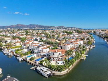 Villa con piscina in vendita a CAP RAS