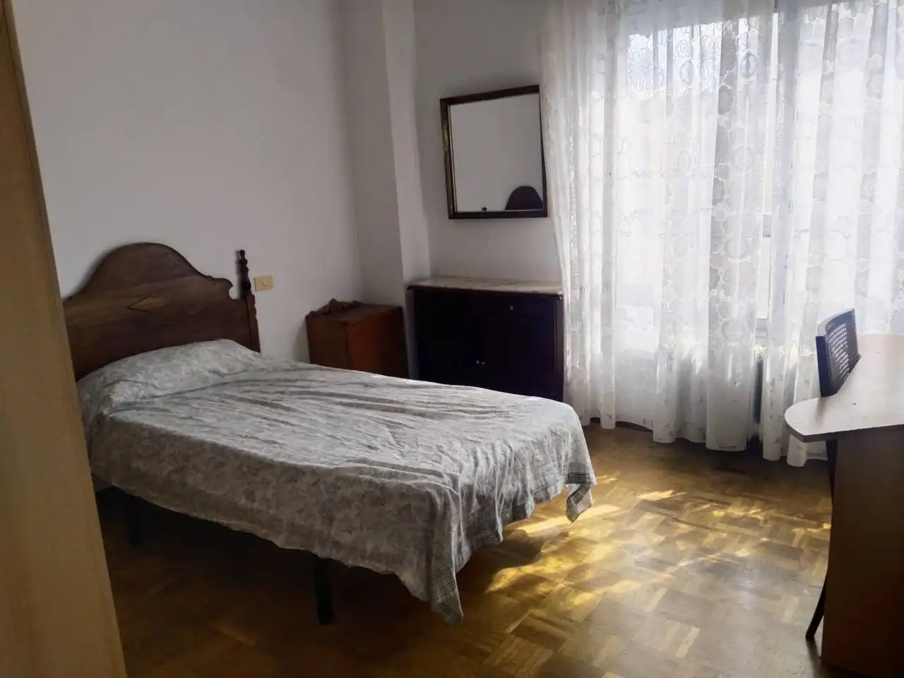 Bedroom of Flat for rent in Burgos  with Heating, Parquet flooring and Terrace