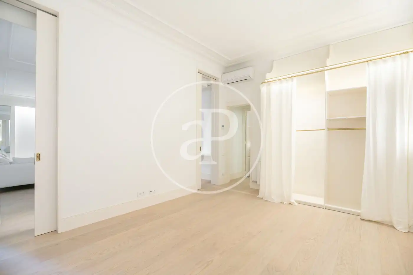 Habitación de Piso en venta en Barcelona con Aire acondicionado, Calefacción y Jardín privado