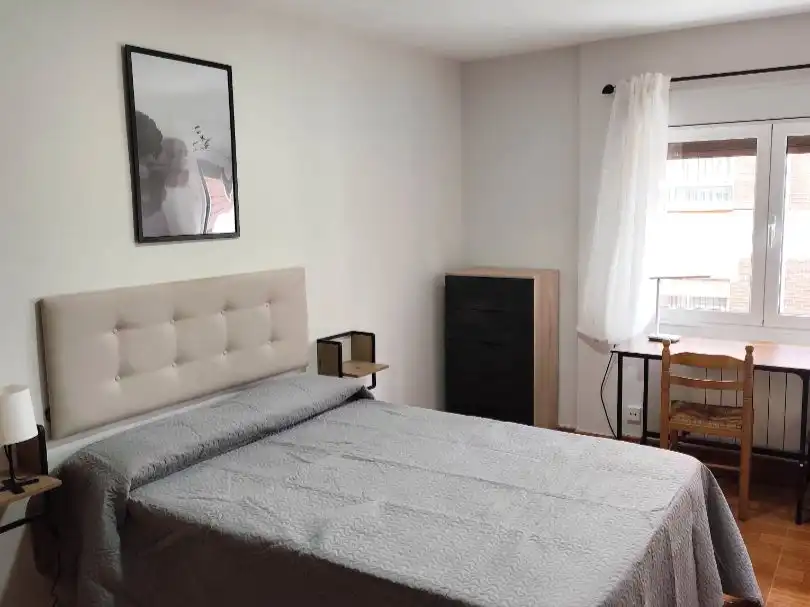 Bedroom of Flat for share in Buenavista - El Cristo