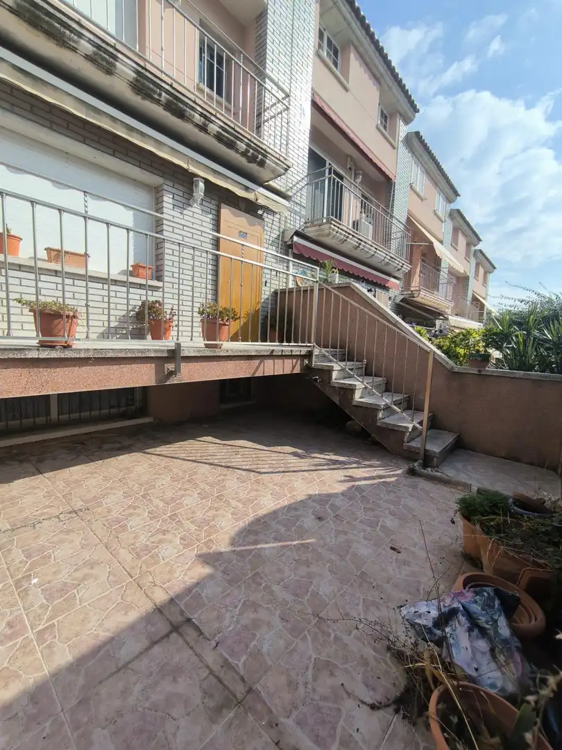 Vista exterior de Casa adosada en venta en Calafell con Piscina comunitaria