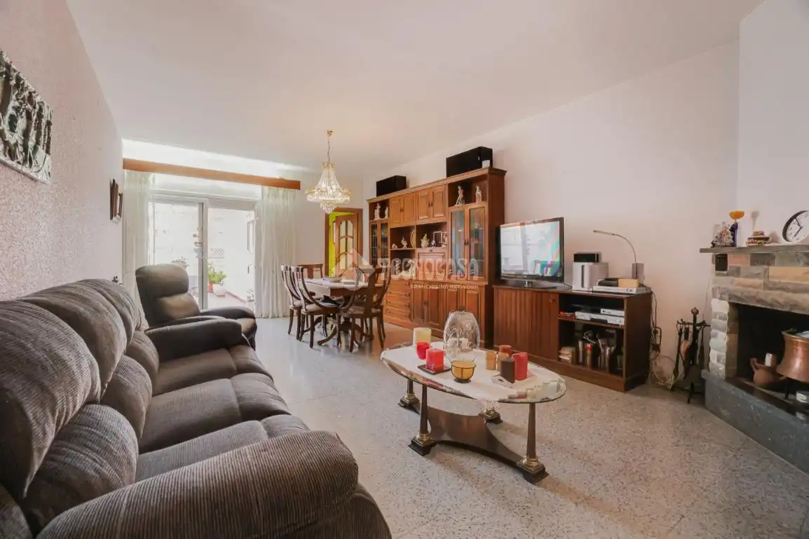 Wohnzimmer von Einfamilien-Reihenhaus zum Verkauf in Terrassa mit Terrasse