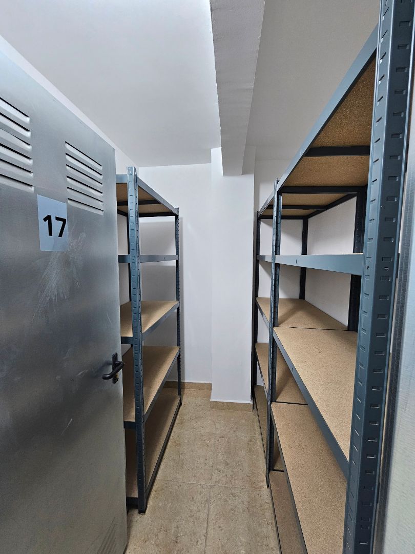 Box room to rent in Barakaldo 