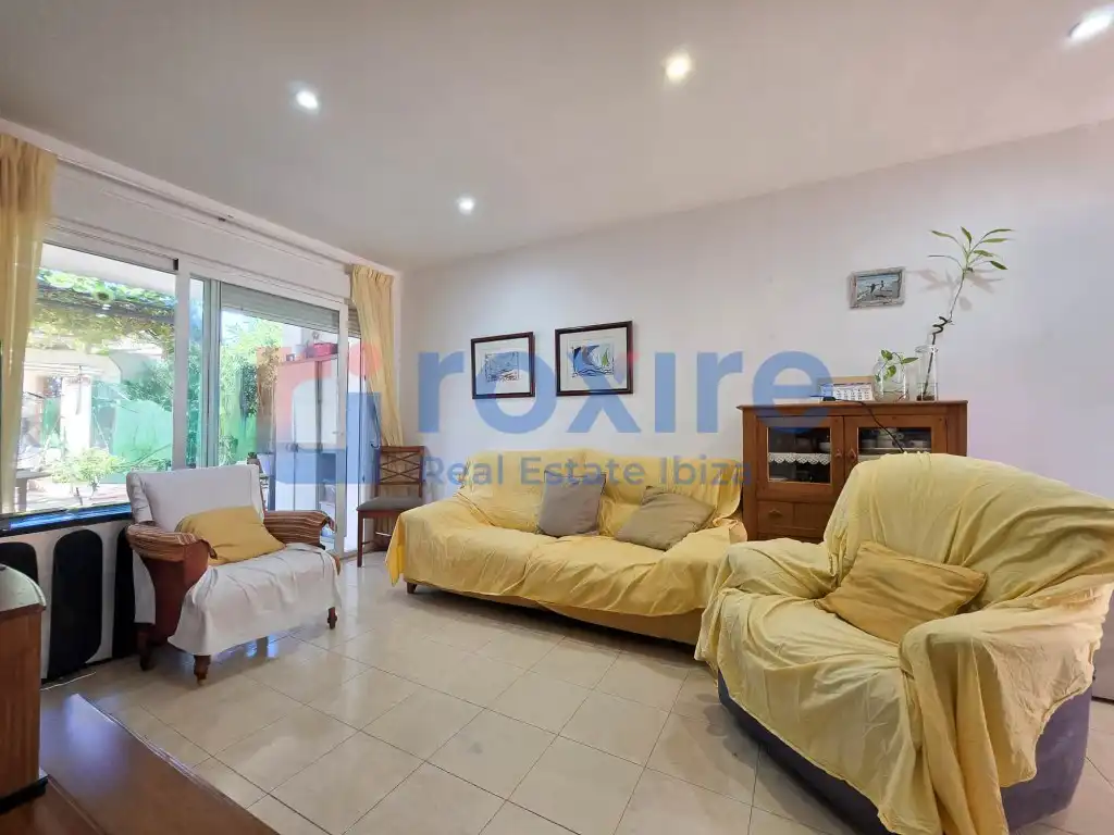 Vista exterior de Planta baja en venta en Sant Josep de sa Talaia con Jardín privado, Terraza y Piscina comunitaria