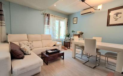 Sala d'estar de Pis en venda en  Madrid Capital amb Aire condicionat, Calefacció i Jardí privat