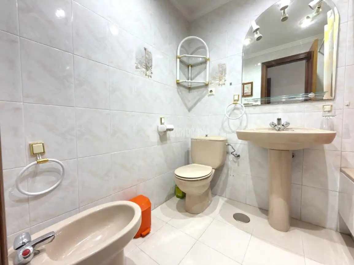 Baño de Piso en venta en Málaga con Terraza y Piscina comunitaria