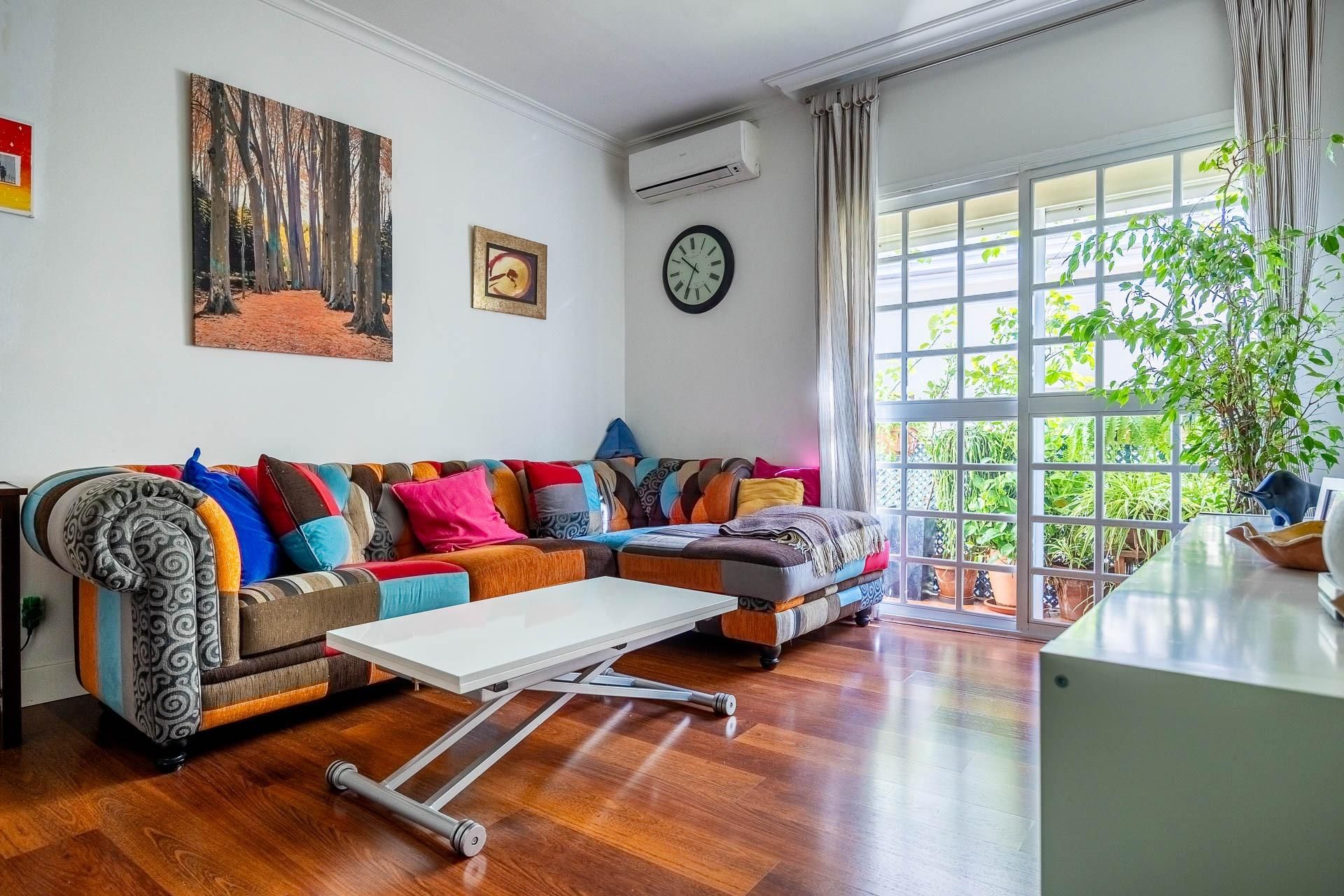 Living room of Flat for sale in  Sevilla Capital  with Air Conditioner, Heating and Balcony