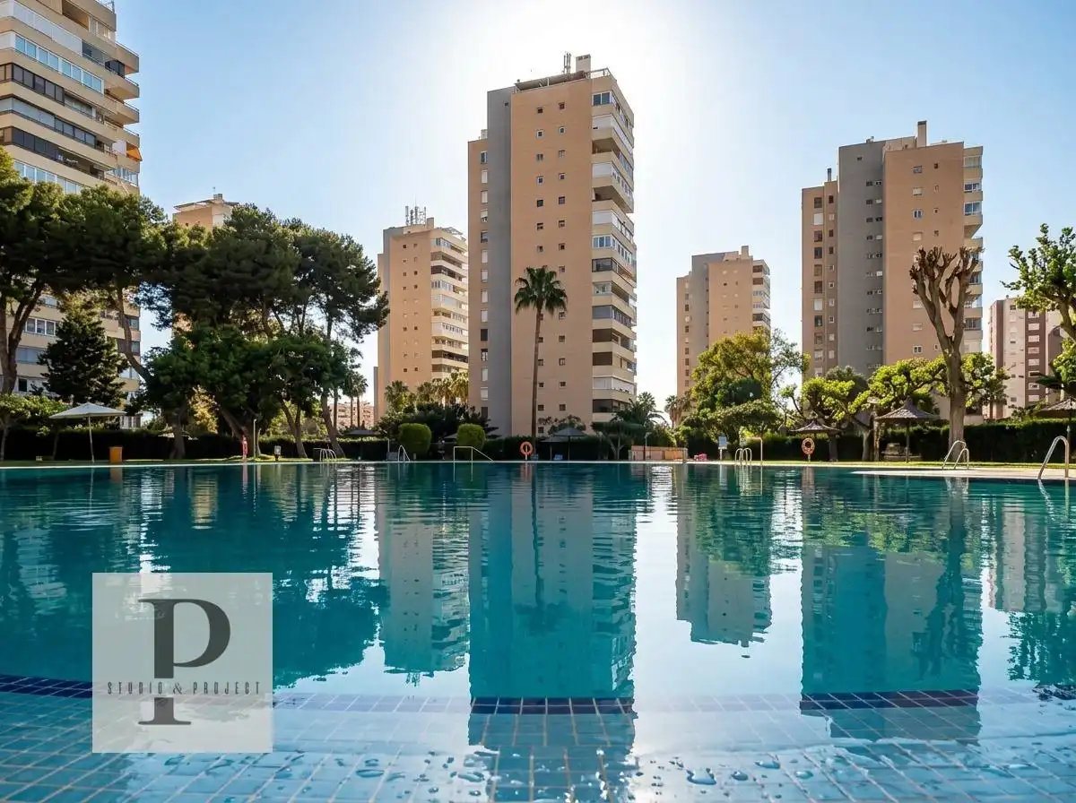 Piscina de Piso en venta en Torremolinos con Calefacción, Terraza y Amueblado