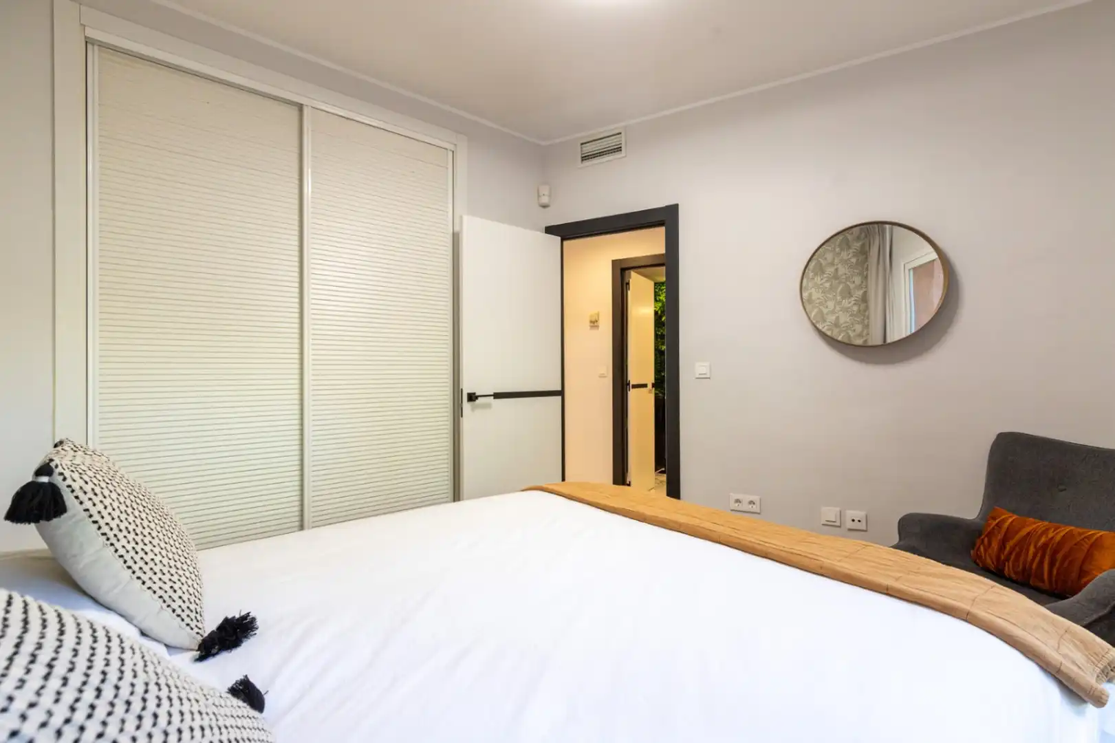 Schlafzimmer von Wohnungen zur Miete in Marbella mit Klimaanlage, Heizung und Terrasse