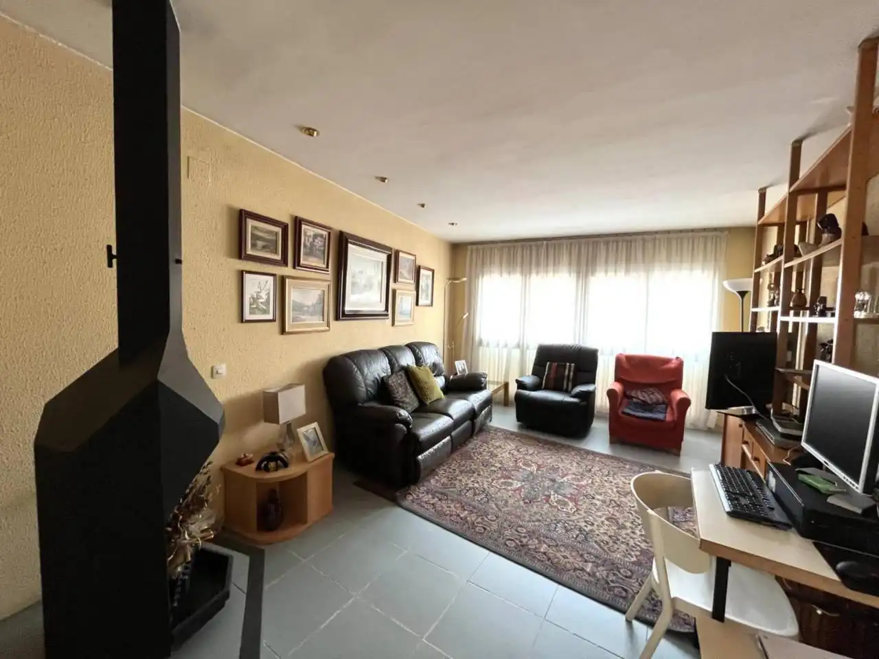 Sala de estar de Casa o chalet en venta en Girona con Aire acondicionado, Calefacción y Jardín privado