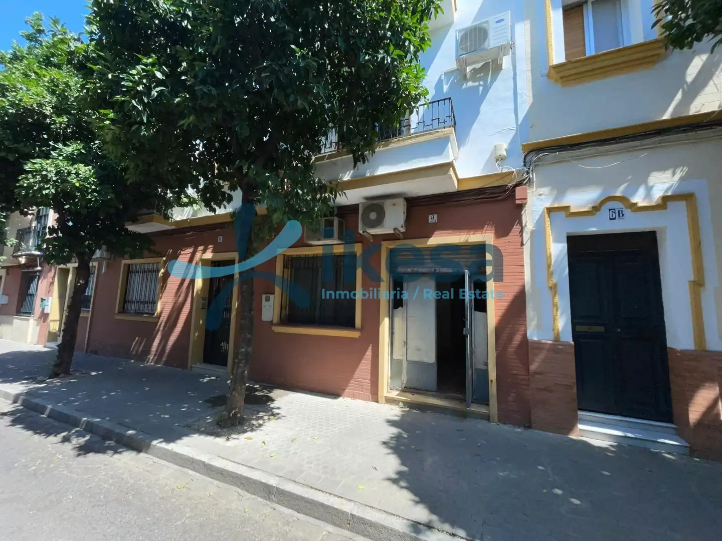 Vista exterior de Local en venda en Sevilla