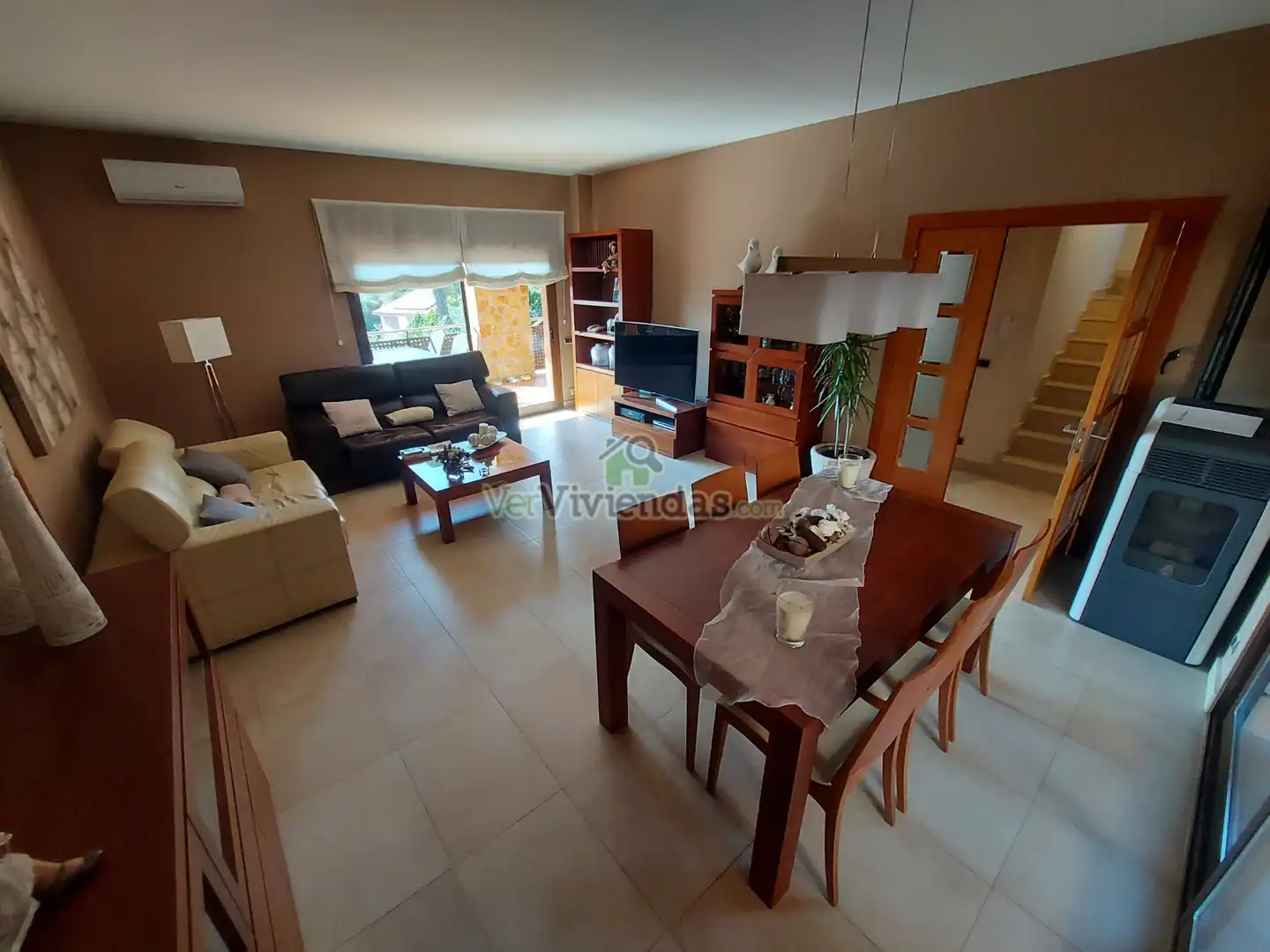 Sala d'estar de Casa o xalet en venda en Corbera de Llobregat amb Aire condicionat, Calefacció i Jardí privat